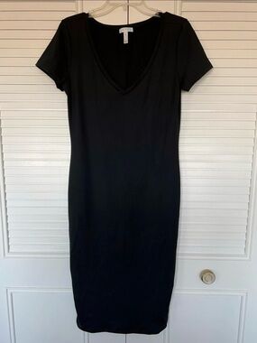 Leith Black V-Neck Short Sleeve Midi Dress